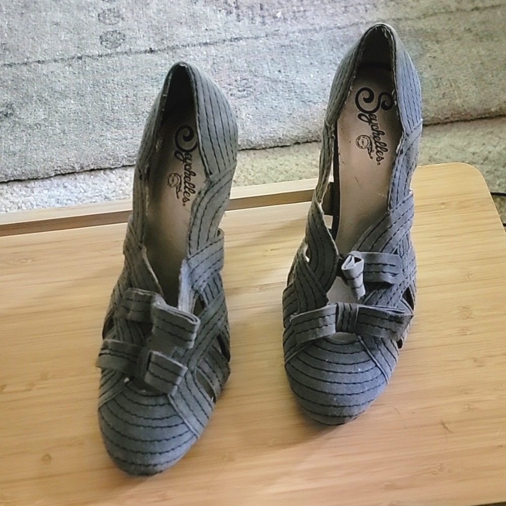 Seychelles Suede Heels- Gray Stitched US Sz 9